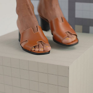 【気品と抜け感を両立】HERMES エリア60 サンダル Elbe 60 sandal | Hermès USA